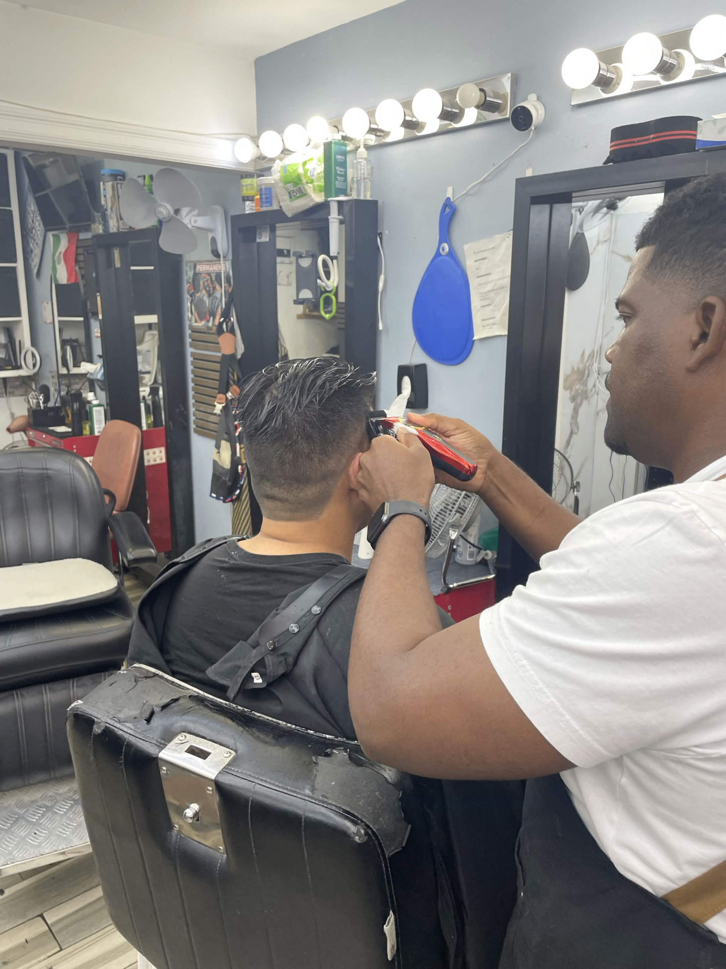 Muchachos Barber 6