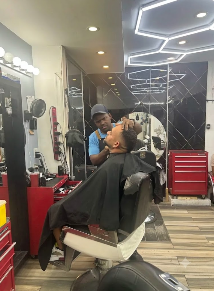 Inside Muchachos Barber